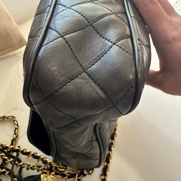 Chanel Vintage tassel camera bag with gold plated hardware in lambskin leather - Picture 10 of 16